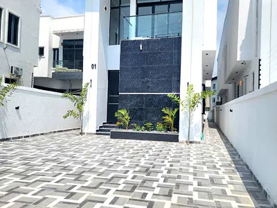 5 Bedroom Fully Detached Duplex with Pool and BQ