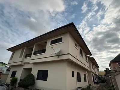 A Clean and Lovely 3 Bedroom Flat Apartment