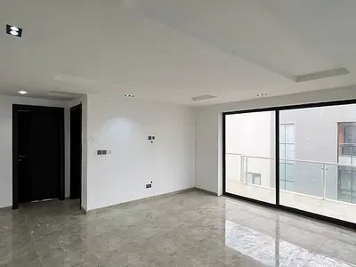 5 Bedroom Fully Detatched Duplex