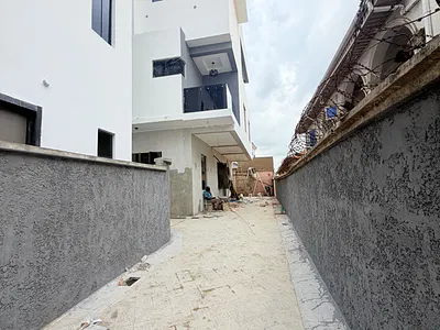 Newly Built 5 Bedroom Fully Detached with a Room BQ
