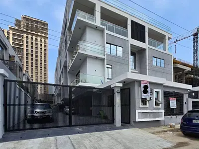 Luxury 5-Bedroom Terraced Duplex