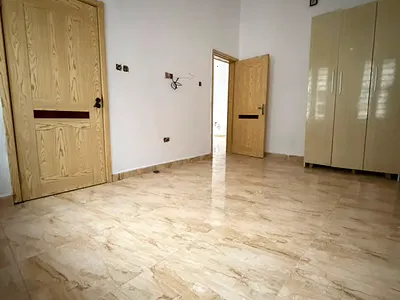 A Nice Single Room Upstairs
