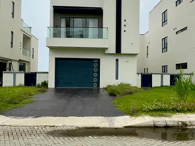 Uniquely Designed 5 Bedroom Fully Detached Luxury Home with BQ
