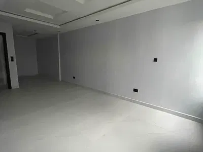 2 Bedroom Apartment with Gym Pool and Elevator