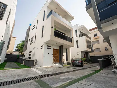 Executive 5 Bedroom Mansion & Amenities::