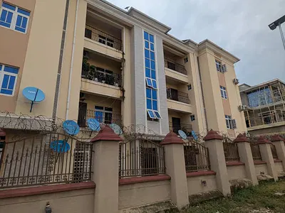 Luxury's 2 Bedroom Apartment Second Floor