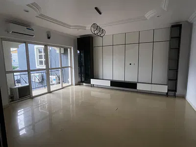 5 Bedroom Terrace