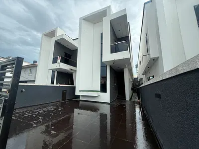 5 Bedroom Fully Detached Duplex