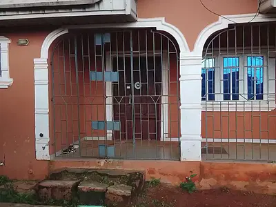 Well Built 5 Bedroom Bungalow with Shop