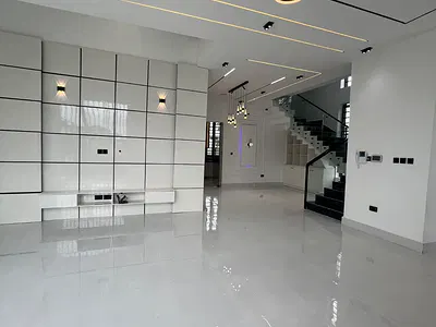 Luxury 5 Bedroom Fully Detached Duplex