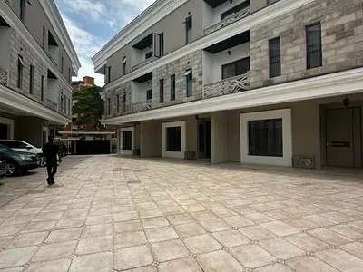 Elegant 5 Bedroom Terrace Duplex with 2 BQS