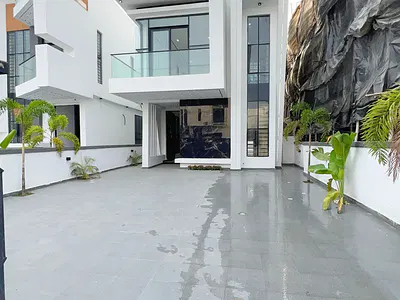 5bedroom Fully Detached Duplex with Swimming Pool