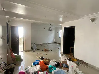 Spacious 2 Bedrooms Apartments Upstairs