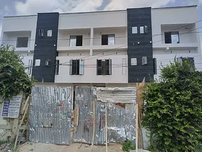 4 Bedroom Terraced Duplex with a Room BQ