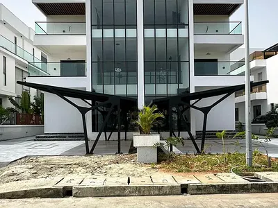 Newly Built 5 Bedroom Home with Elevator, Pool, BQ, Rooftop Terrace