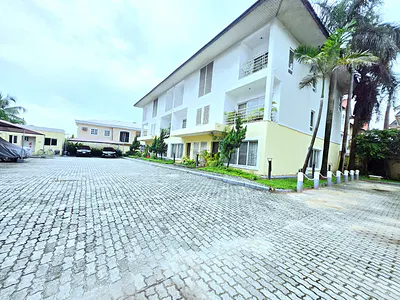 Well Maintained 3 Bedroom Semi-Detached House