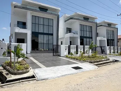 Four Bedroom Detached Duplex with Swimming Pool