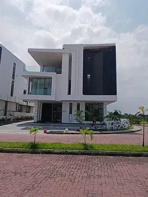5 Bedroom Detached Duplex with Swimming Pool