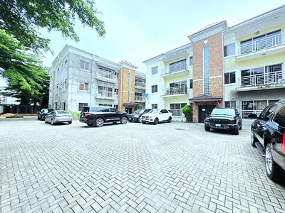Exquisite 3 Bedroom Maisonette with Swimming Poo