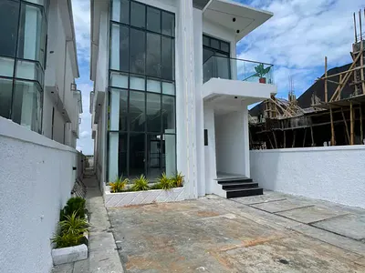 Luxury 5 Bedroom Fully Detached Duplex + BQ, Swimming Pool