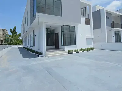 5 Bedroom Fully Detached Duplex with BQ