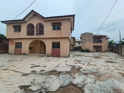 4 Units of 3 Bedroom Flat and 2 Unuts of 2 Bedroom Flat on 1100SQMT