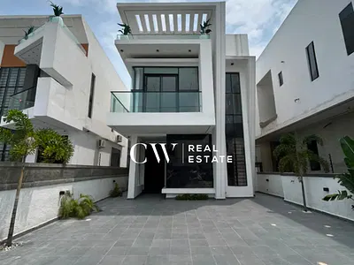 5-Bedroom Detached House with BQ
