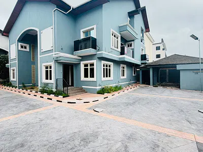 Very Spacious 4 Bedroom Detached Duplex