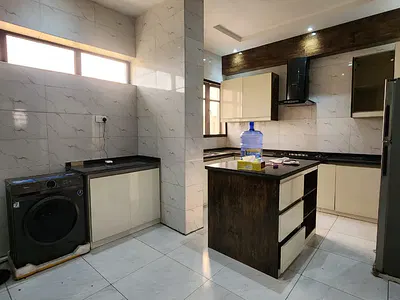 3 Bedroom Apartment + BQ + Elevator.