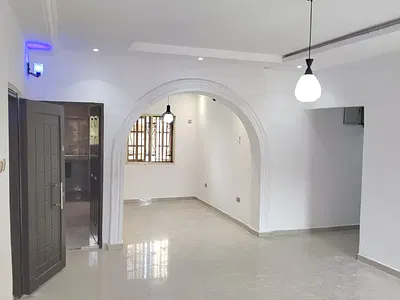Newly Renovated 3 Bedroom Flat
