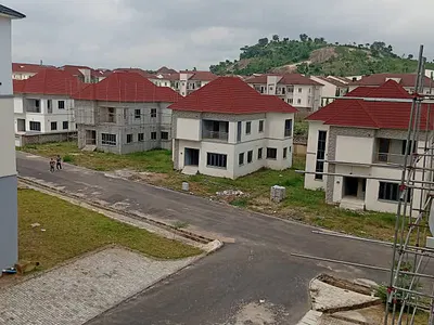 5 Bedroom Fully Detached Duplex