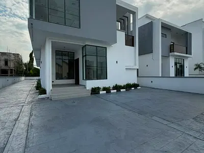 5 Bedrooms Fully Detached Duplex