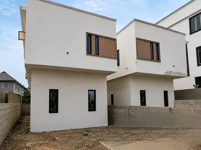 Beautifully Built 2 Bedroom Terrace Duplex