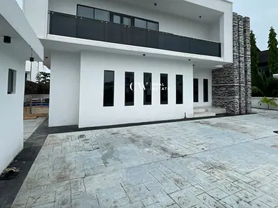 5 Bedroom Detached Duplex