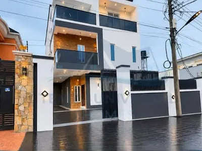 Newly Built 5-Bedroom Fully Duplex with BQ