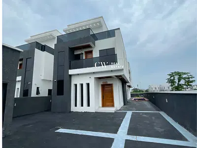 5 Bedroom Detached Duplex