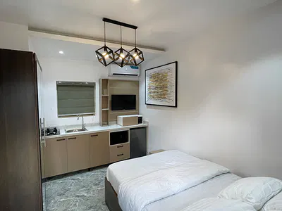 Self Contained Back Unit Studio Flat