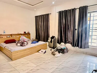 Distress 3 Bedroom Cornerpiece Terraced Duplex with BQ Suits for Investment