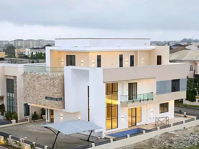 Spacious 5 Bedroom Detached Duplex