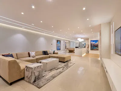 Luxury Ocean-View 3-Bedroom Apartment