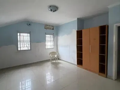 Well Maintained 5 Bedroom Terrace Duplex with BQ