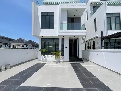 5 Bedroom Detached