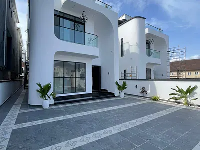5 Bedroom Detached