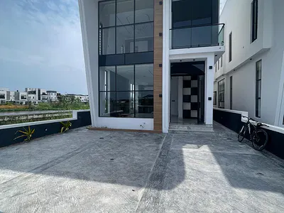5 Bedroom Detached