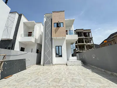 4 Bedroom Duplex with Swimming Pool