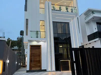Luxury 6 Bedroom Duplex with Cinema & Pool in a Call to Access Estate