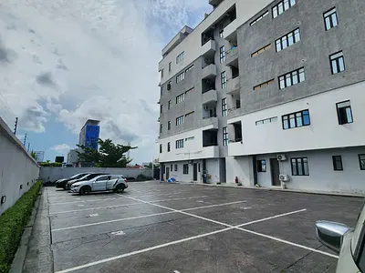 3 Bedroom Apartment + BQ + Elevator.