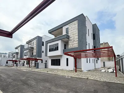 Luxury 5 Bedroom Detached Duplex with Elevator Shaft