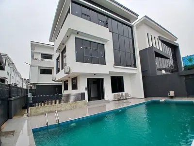 4 Bedroom En-Suite Townhouse with 1 Room BQ