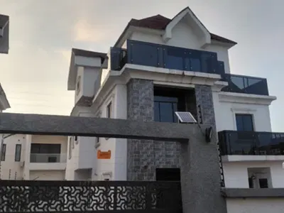 Luxury 5 Bedroom Fully Detached Duplex with BQ, Solar Power & CCTV